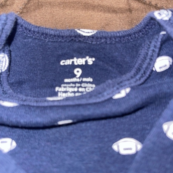 6/10$ carters 9 months bodysuit (footballs) - Picture 2 of 2